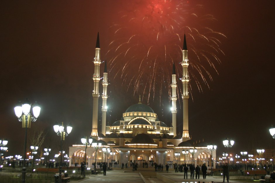 Мечеть сердце Чечни ночью