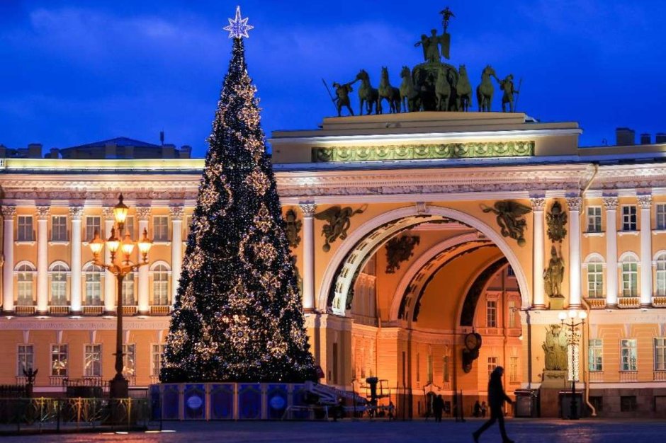 Дворцовая площадь в Санкт-Петербурге новый год