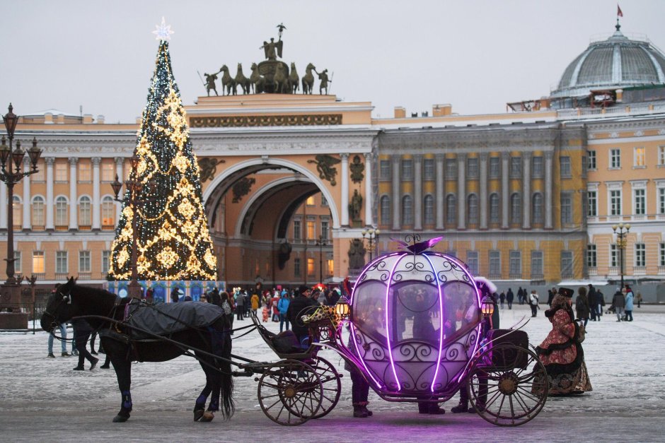Дворцовая площадь в Санкт-Петербурге новый год