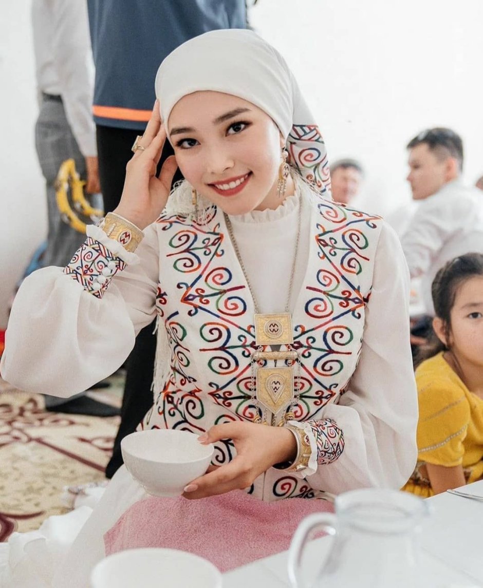 Казахские женщины платок
