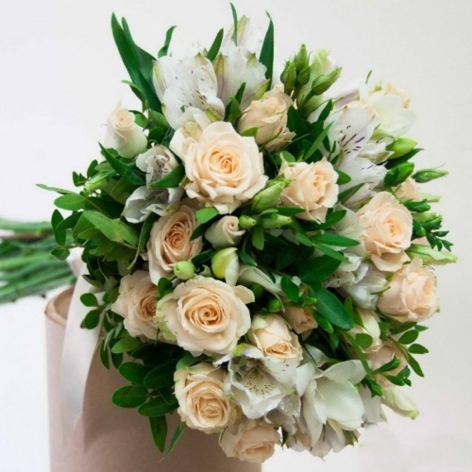 Букет невесты альстромерия с розами