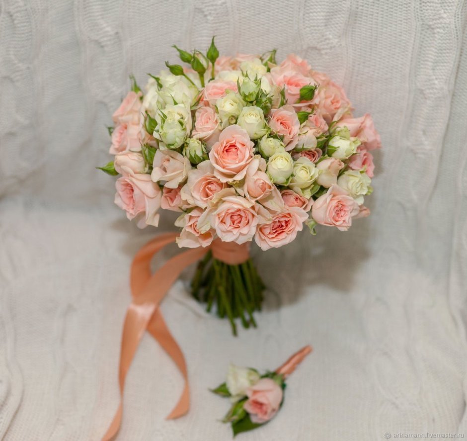 Свадебный букет из кустовой розы