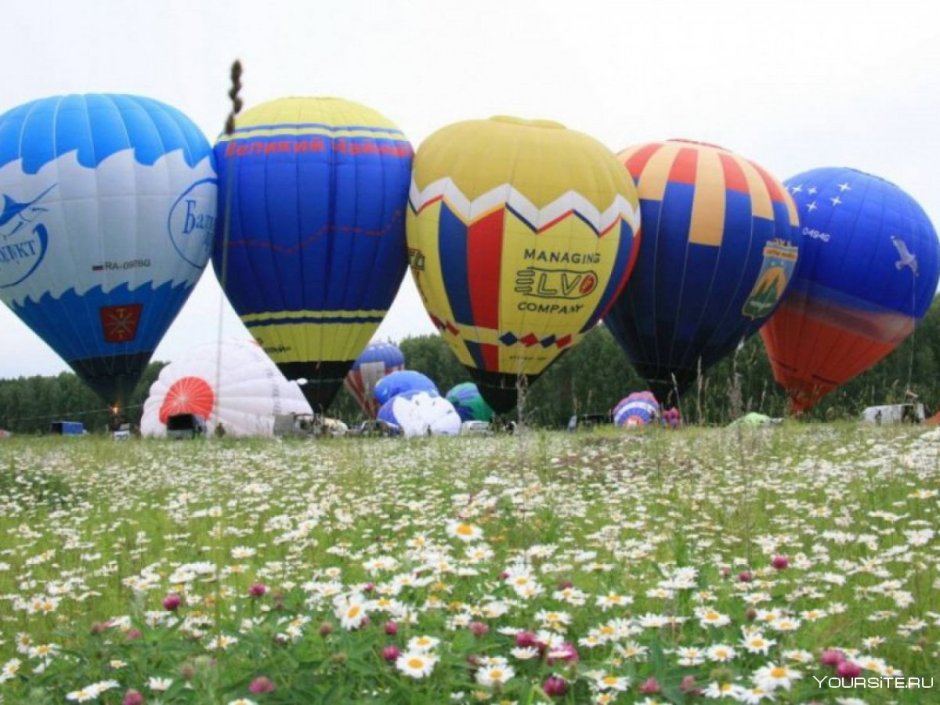 Фестиваль воздушных шаров в небе