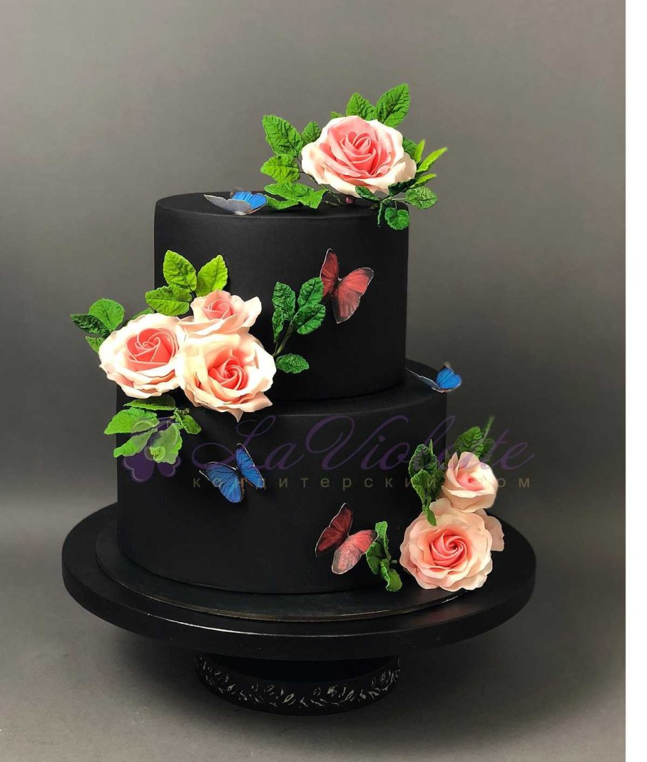 Торт с черными розами