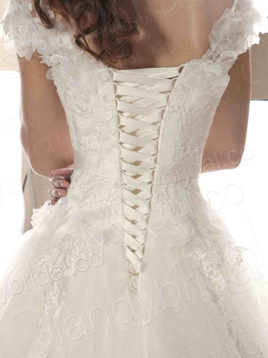 Свадебные платья с кружевами и корсетом
