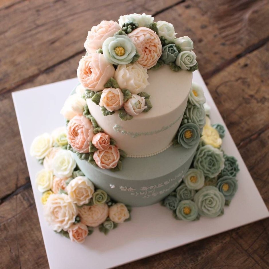 Свадебный торт скромный красивый