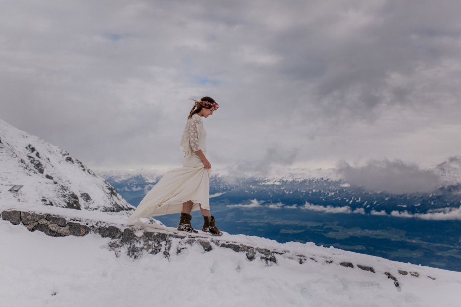 Свадебная фотосессия в горах зима