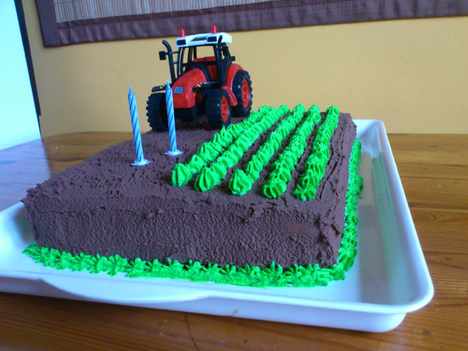 Торт в виде трактора