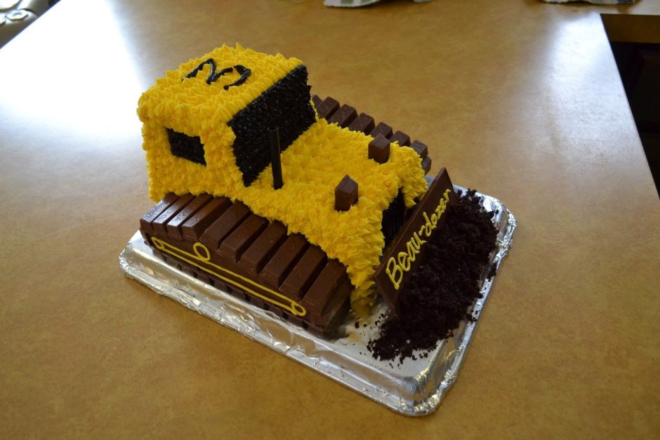 Торт в виде трактора для мальчика