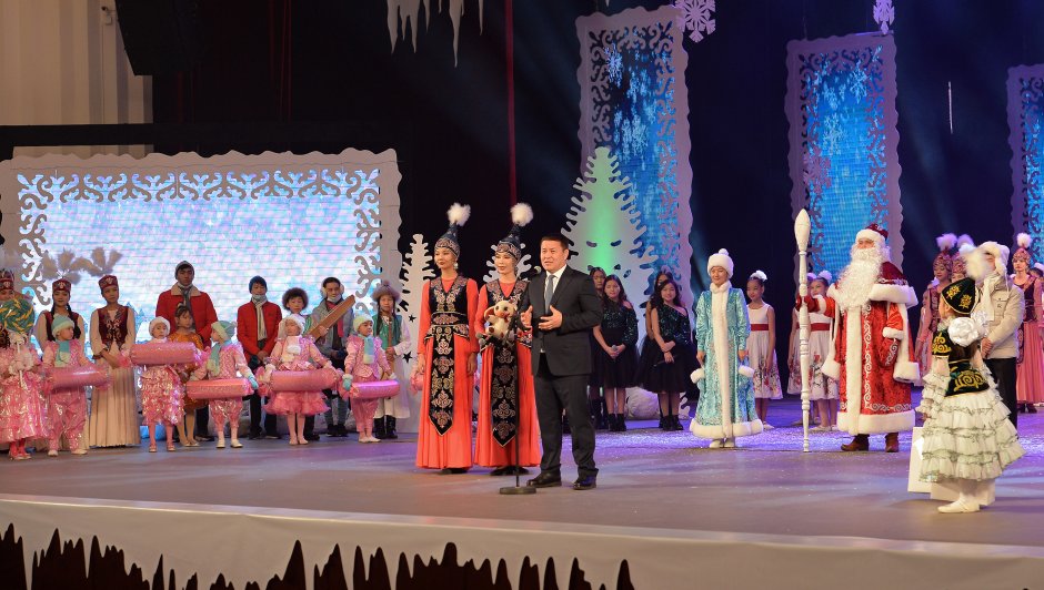 Президентская Новогодняя елка для детей в Бишкеке