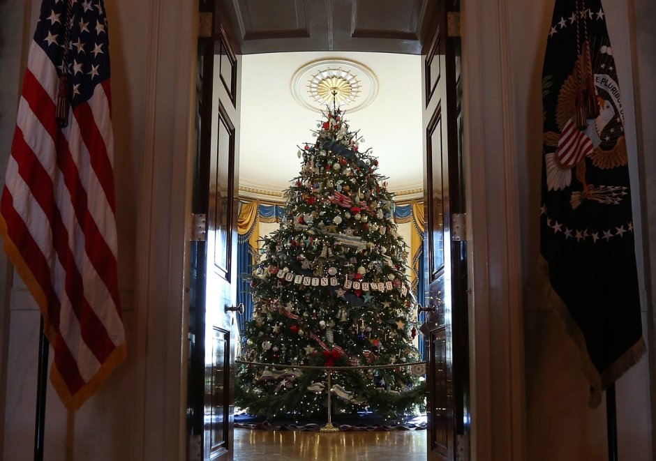 Белый дом украсили к Рождеству Обама