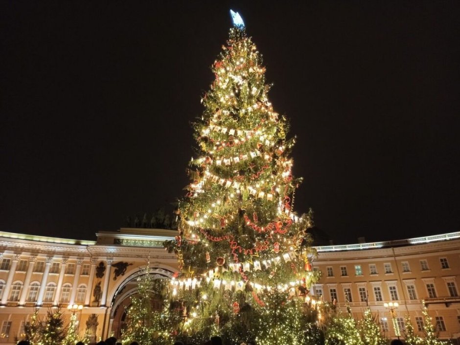 Новогодняя елка на Дворцовой площади 2021