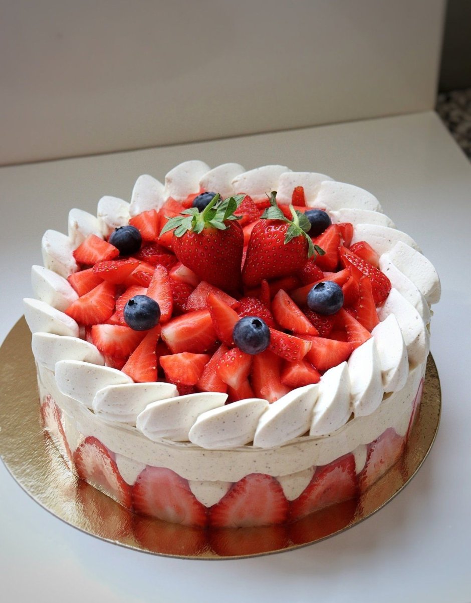 Торт Фрезье украшение ягодами