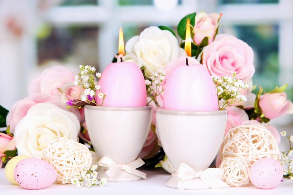 Пасхальные яйца в розовых цветах