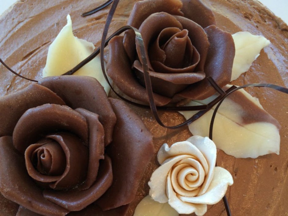 Цветы из шоколада для торта