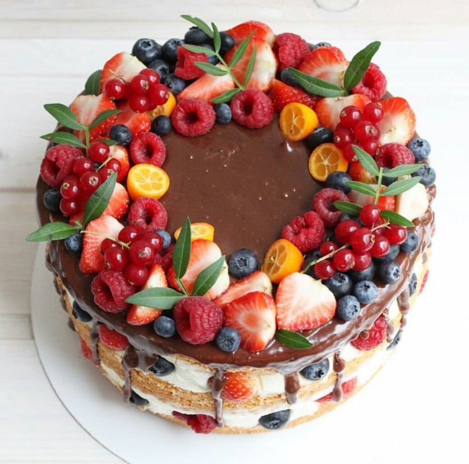 Красивый торт из фруктов