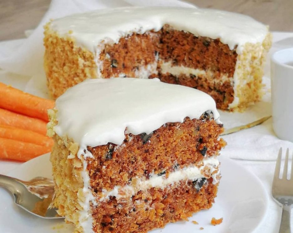 Морковный тортик с йогуртом и орехами