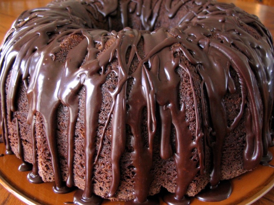 Украшение торта шоколадными кругами