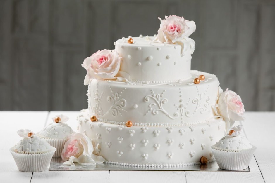 Силуэт жениха и невесты на торт