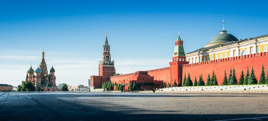 Спасская башня Кремля салют
