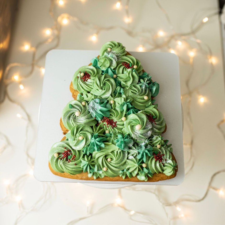 Декор торта на новый год с елками