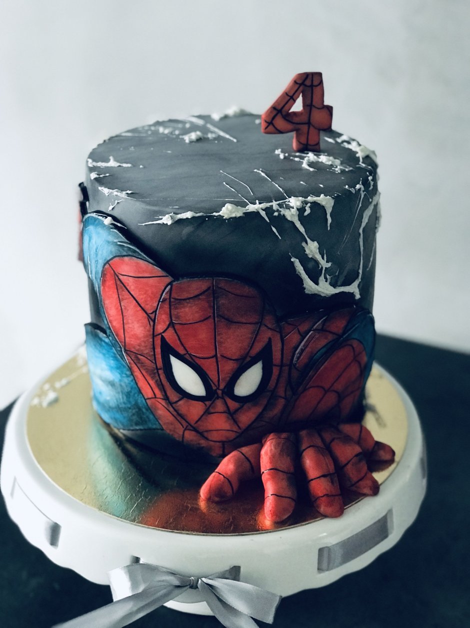 Торт види человека паука