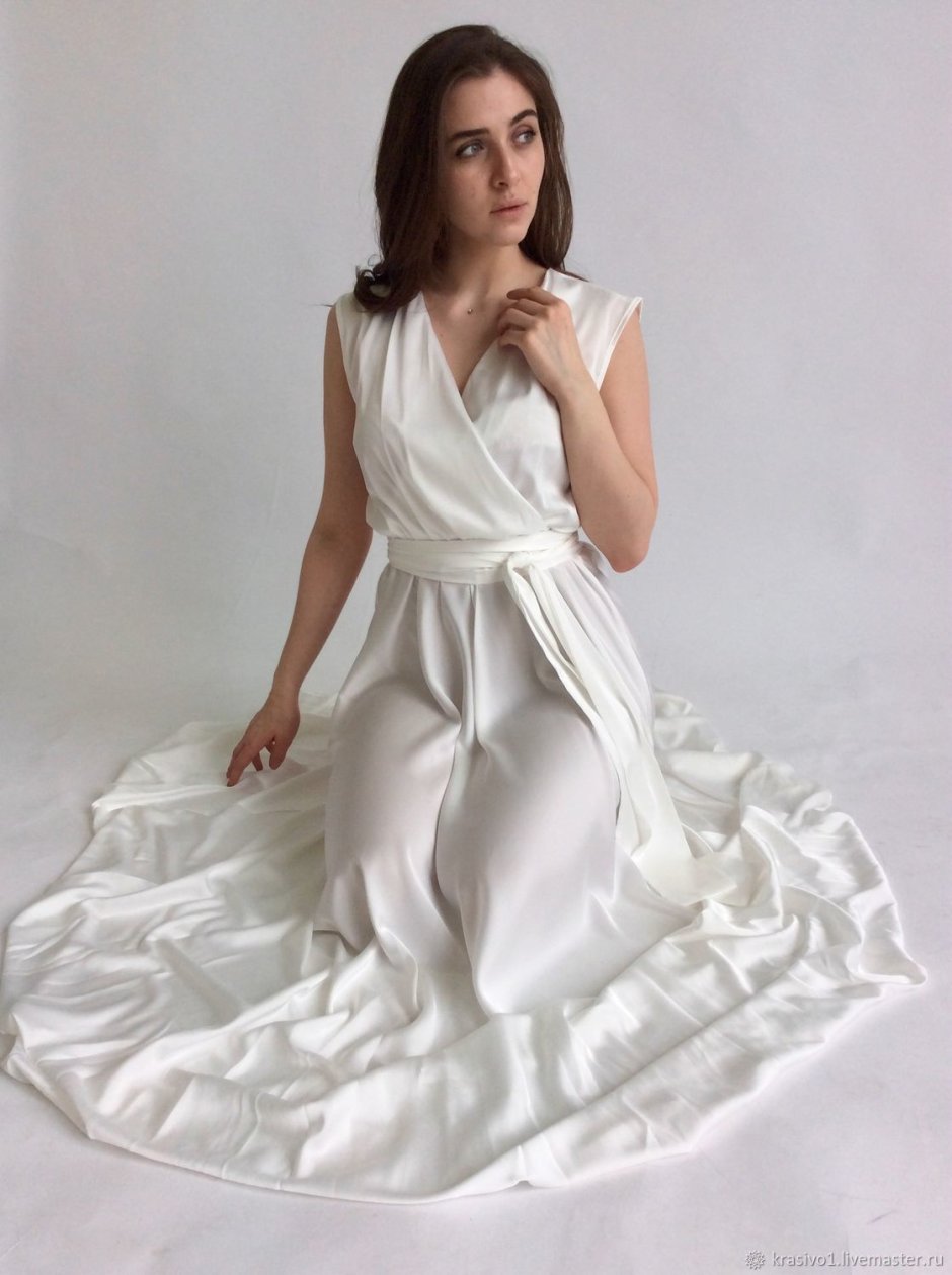 Белое дизайнерское платье