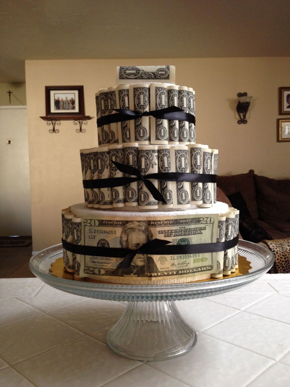 Торт с украшением из денег