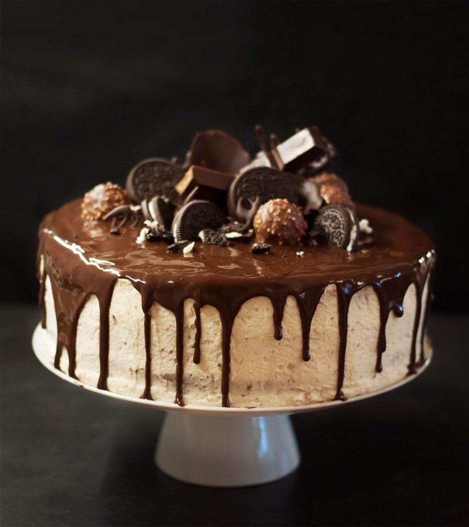 Украшение торта маршмеллоу и шоколадом