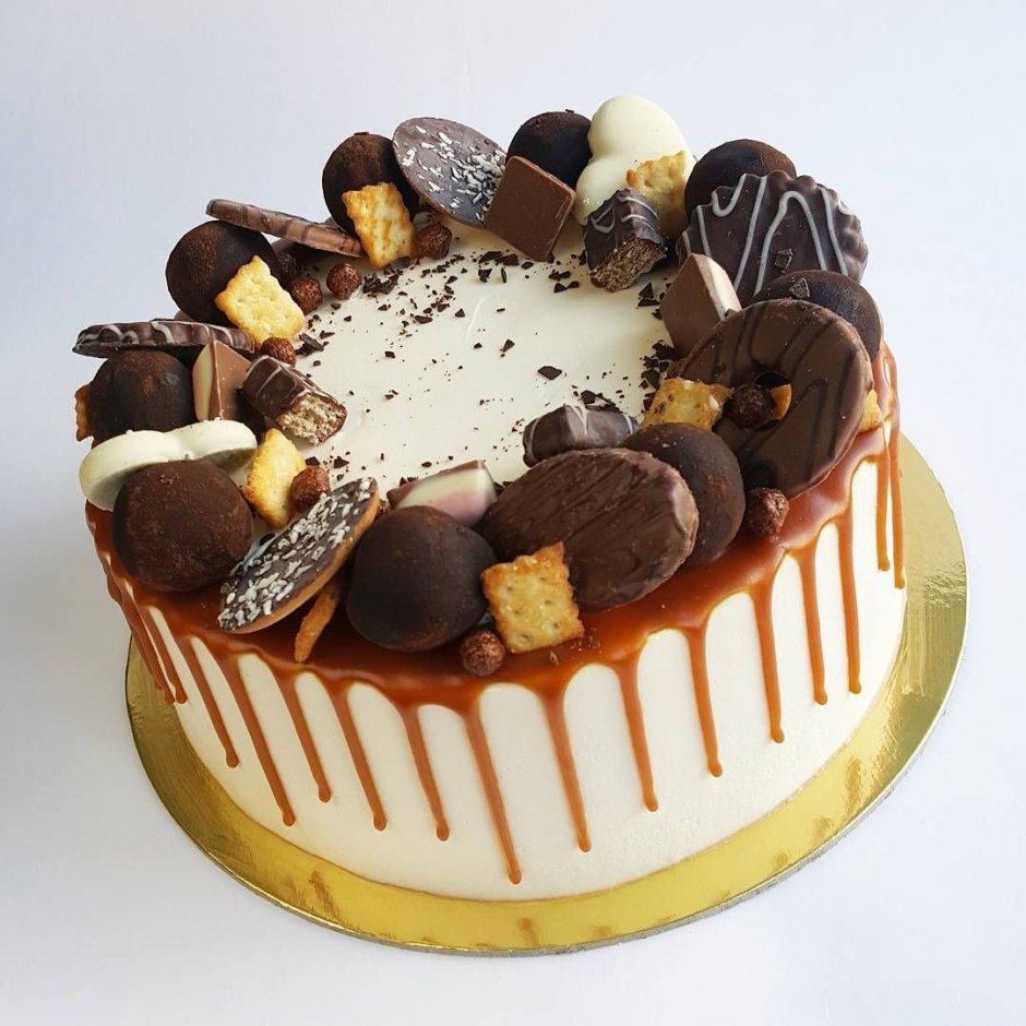 Декор шоколадного торта с топпером
