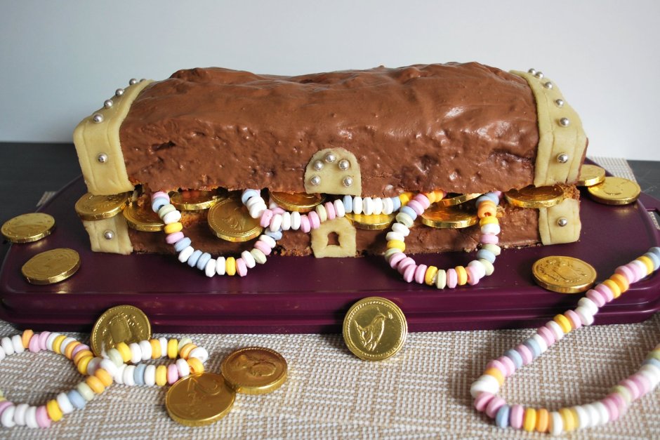 Торт сундук с золотом