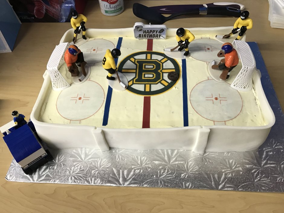 Торт в хоккейном стиле