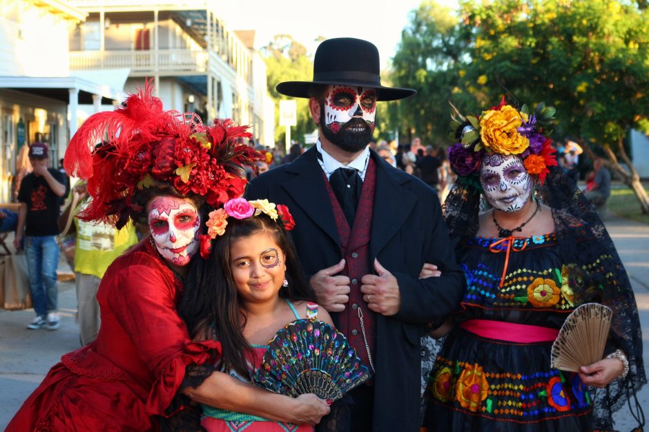 Диа де Лос Муэртос — день мертвых в Мексике возложение