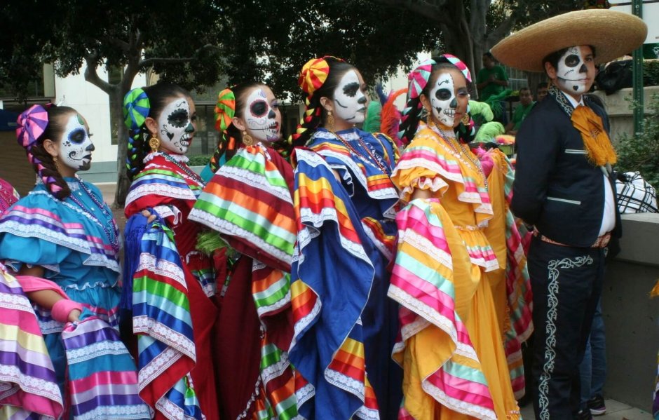 День мертвых в Мексике парад
