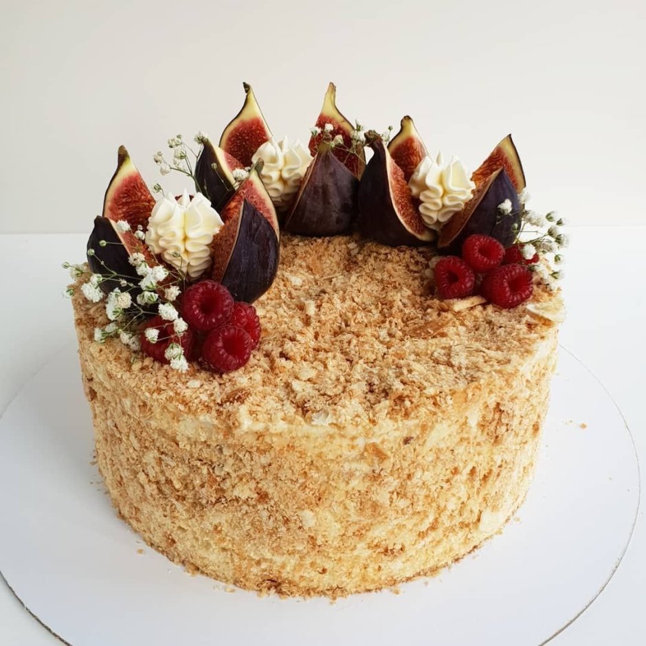 Торт свадебный с пряничным декором