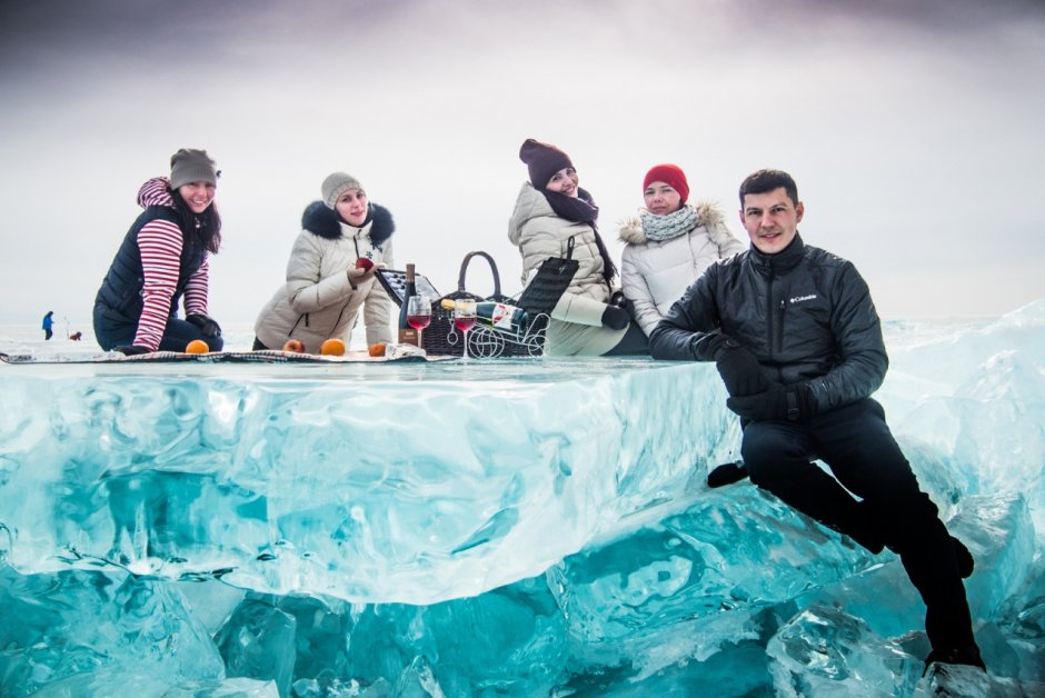 Ледяной бар на Байкале