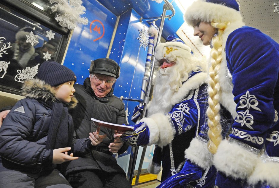 Метро Москвы новый год