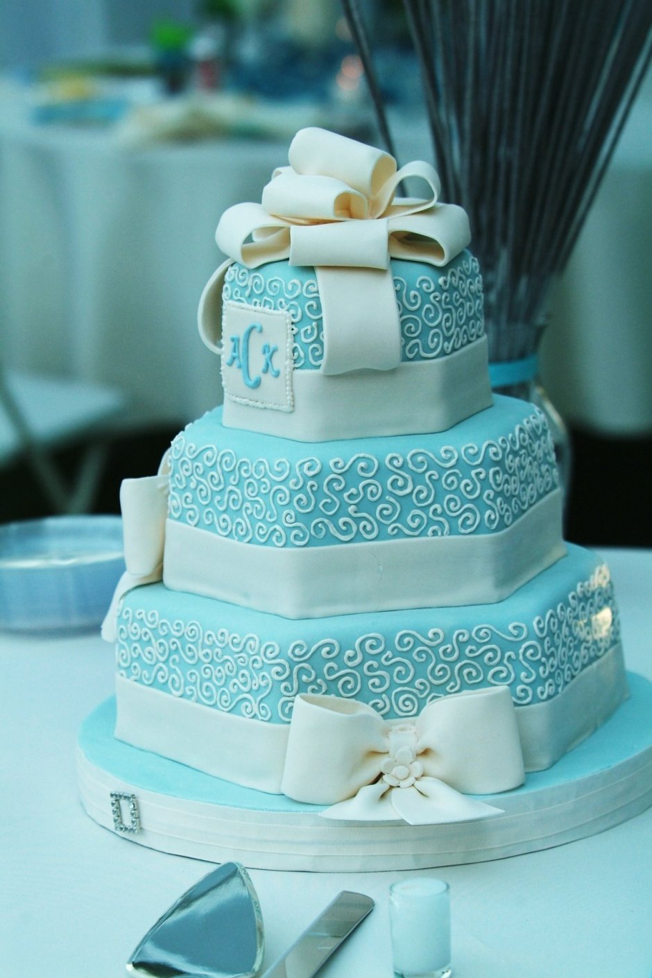 Тортик на день рождения в голубом цвете