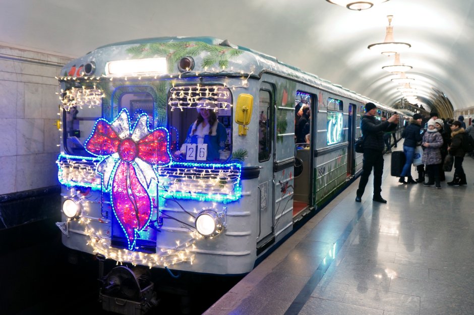 Новогодний вагон метро 2019