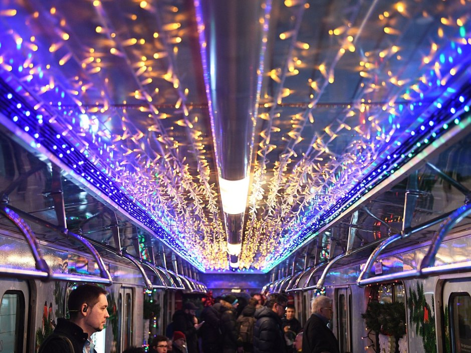 Новогодний поезд в Московском метро