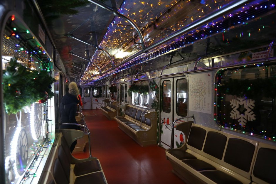 Новогодний поезд в Московском метро