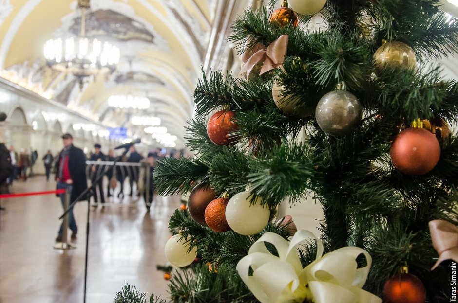С новым годом и Рождеством Петербург метро