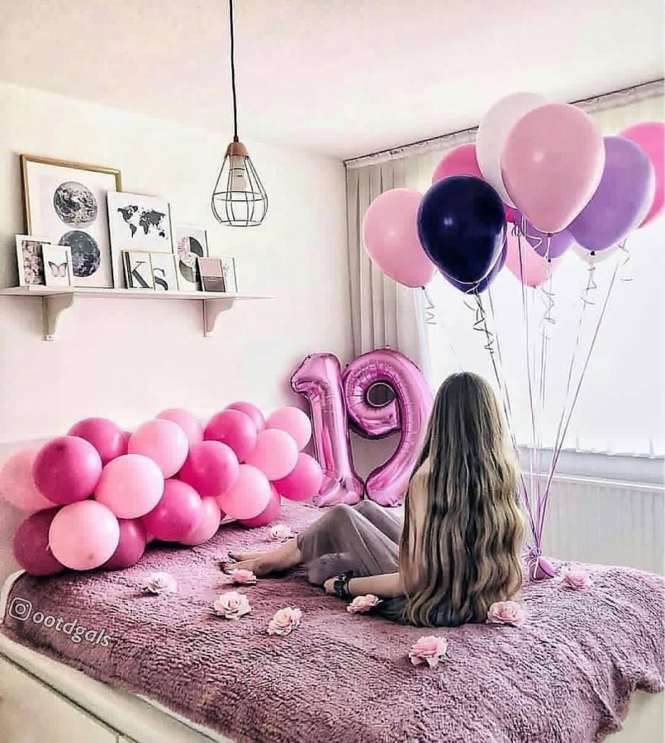 Фотосессия с шарами в кровати