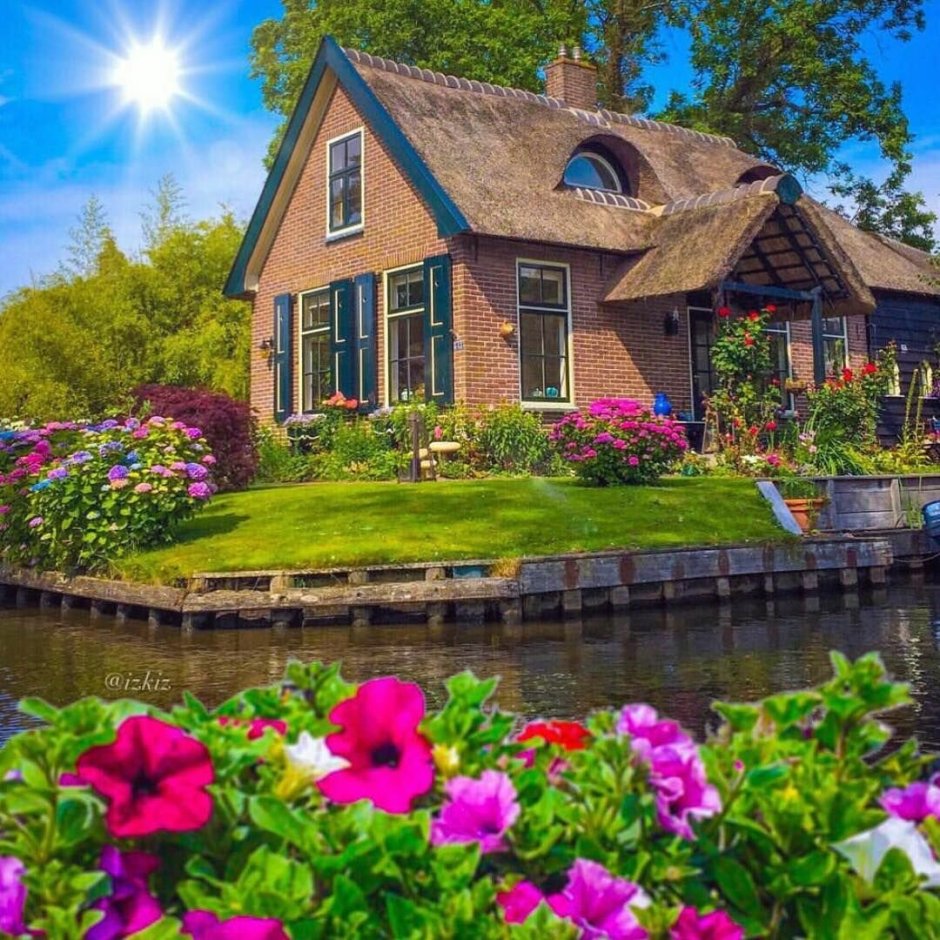 Красивый дом в деревне
