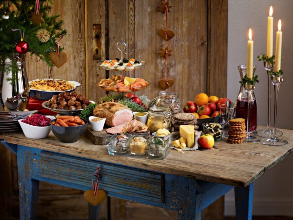 Новогодний стол с едой