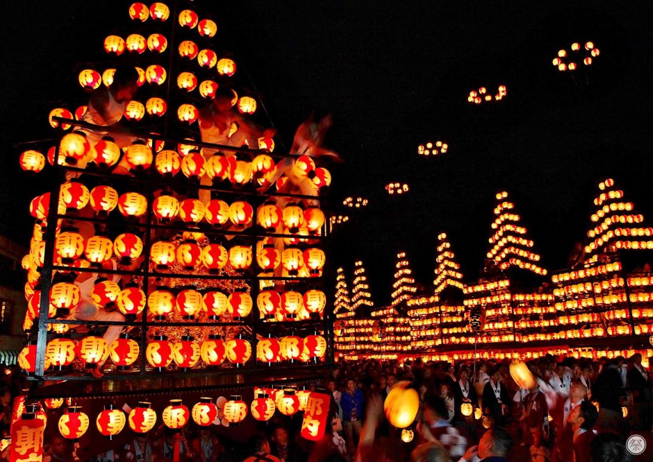Манторо Мацури фестиваль фонарей Япония