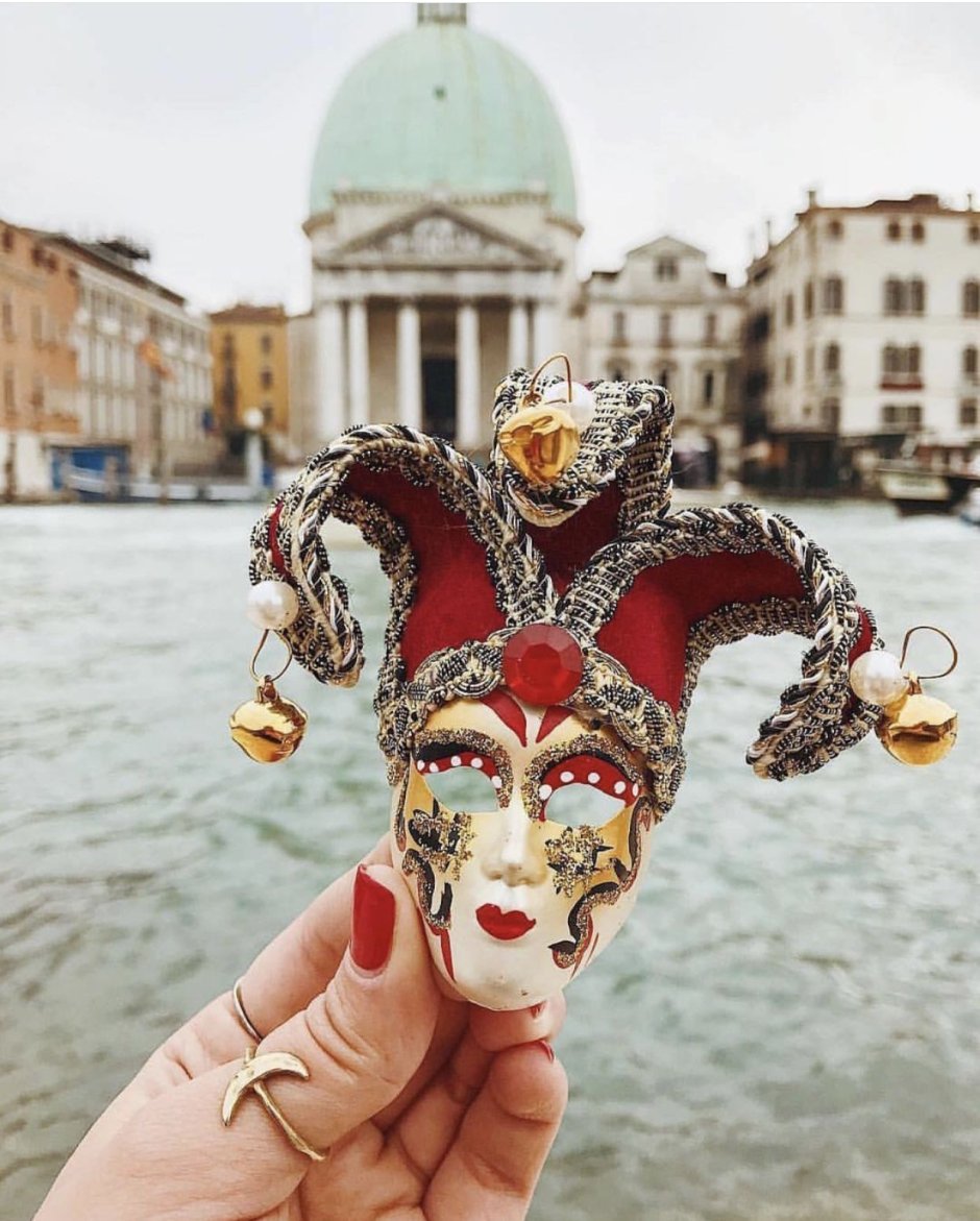 Ольга Базанова венецианская маска картина