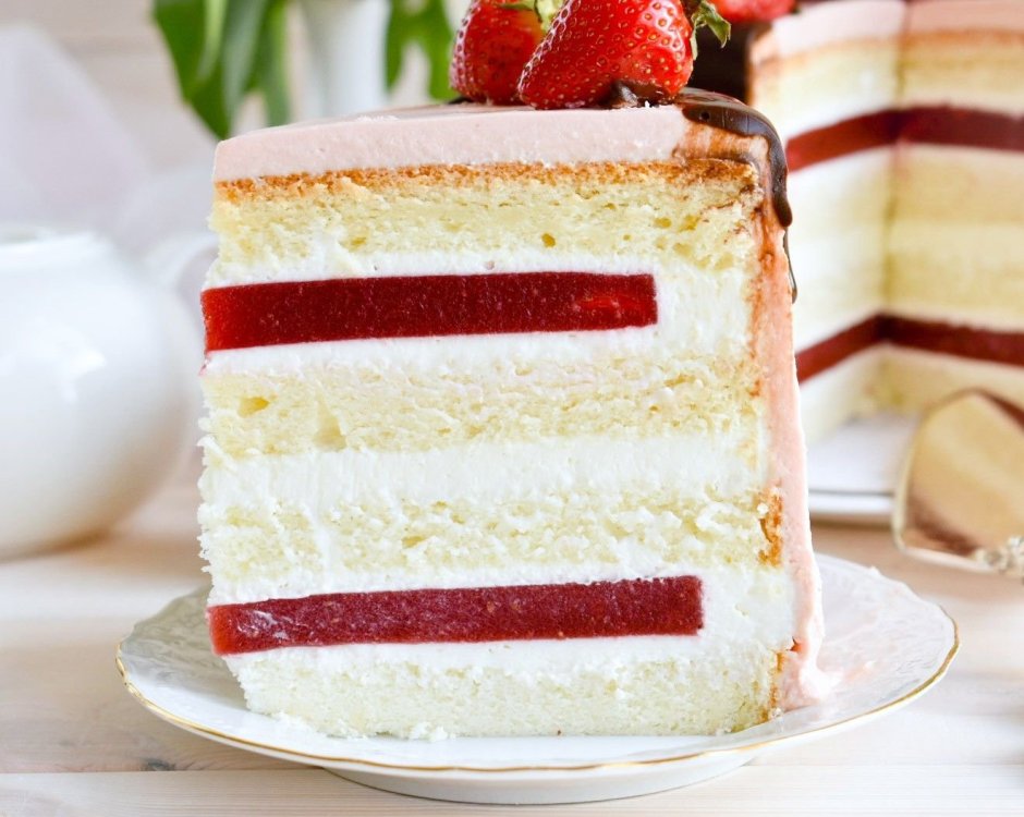 Украшение торта зефиром и ягодами