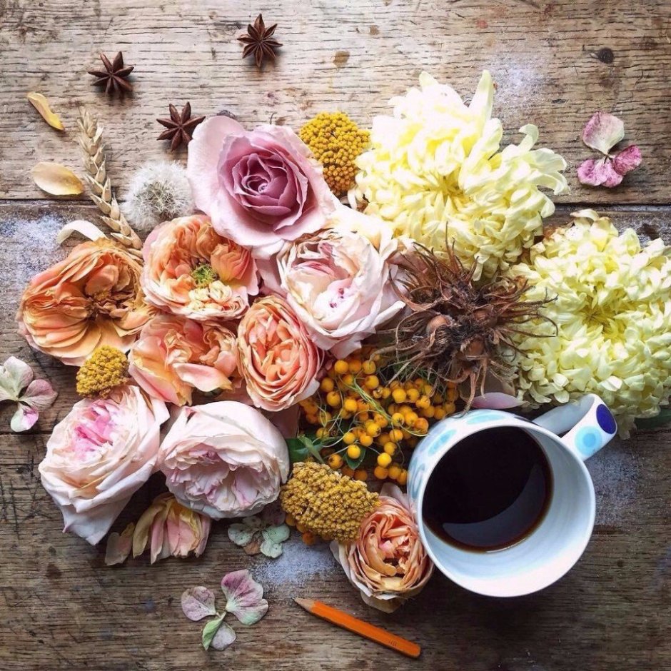Осенние цветы и кофе