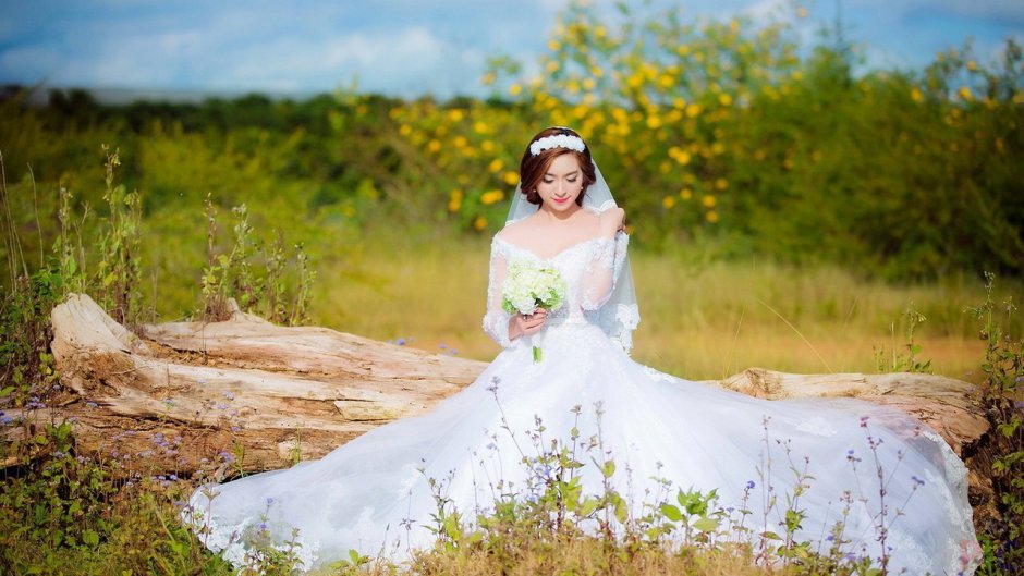 Свадебное платье цвета мокко